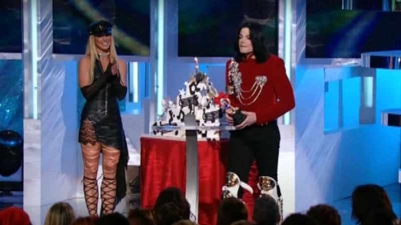 Britney Spears e Michael Jackson no VMA em 2002 - Divulgação - Youtube