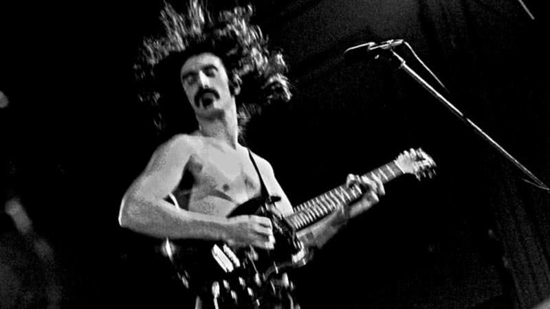 Frank Zappa durante show - Foto por Heinrich Klaffs pelo Flickr