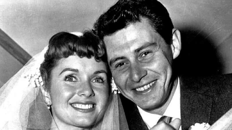 Debbie e Eddie no casamento, em 1955 - Wikimedia Commons