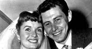 Debbie e Eddie no casamento, em 1955 - Wikimedia Commons