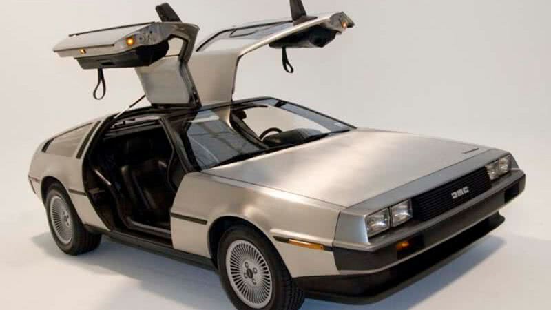 Carro do modelo Delorean DMC-12, presente na lendária trilogia De Volta Para o Futuro - Wikimedia Commons