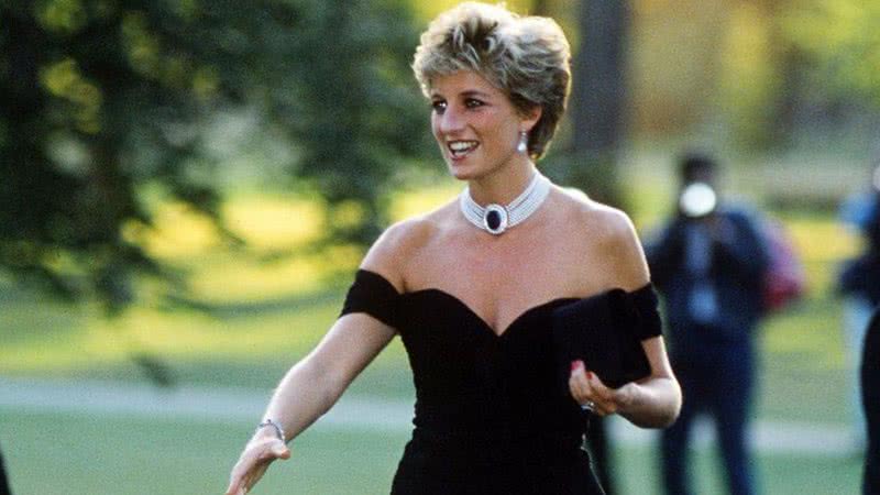 Lady Di usando o vestido que ficou conhecido como "clássico da vingança" - Getty Images