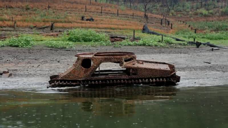 O tanque enferrujado, coberto d'água, no reservatório - Divulgação/Water NSW