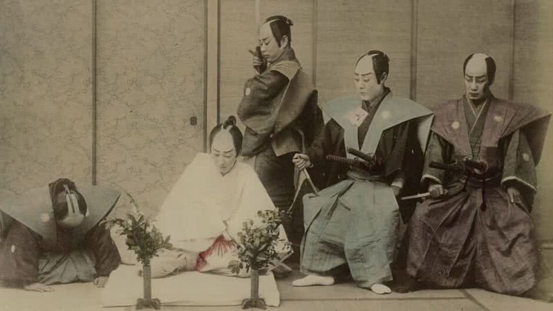 Reconstituição de uma cena de Seppuku no século 19 - Wikimedia Commons