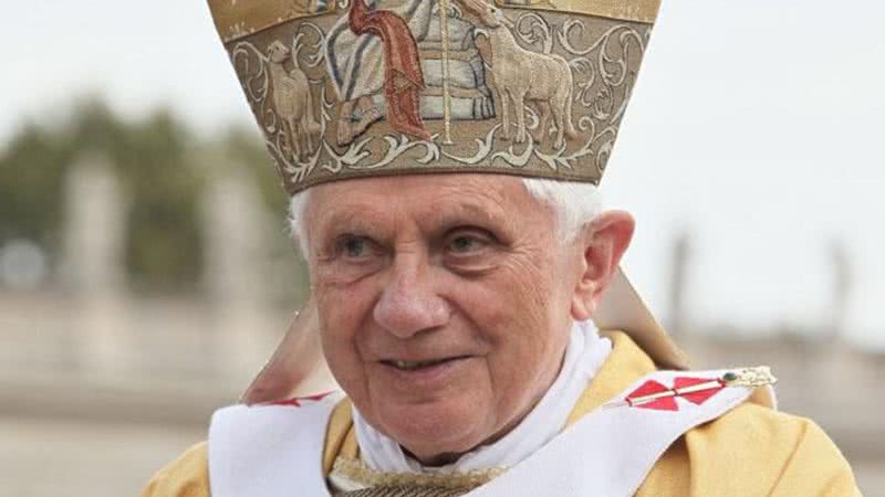 Fotografia de Bento XVI - Wikimedia Commons