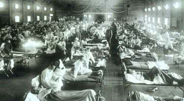 Hospital nos Estados Unidos lotado de vítimas da gripe espanhola, em 1918 - Domínio Público via Wikimedia Commons