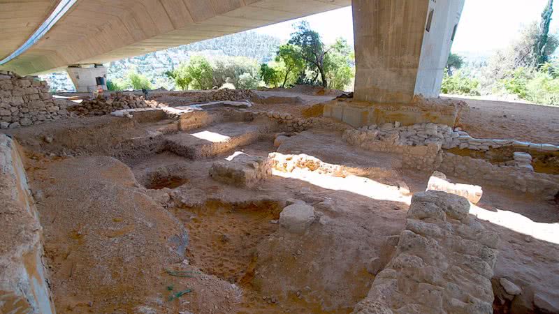 Estrutura de templo descoberto próximo de Jerusalém - Wikimedia Commons