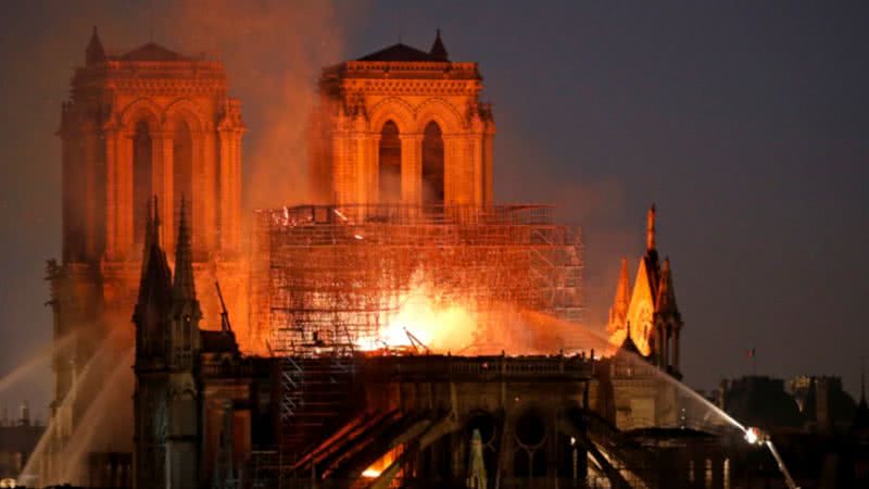 A Catedral de Notre-Dame em chamas - Getty Images