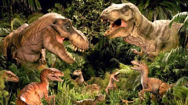 Dinossauros em floresta - Divulgação