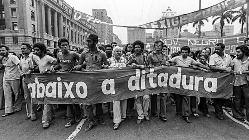 Manifestação contra a ditadura - Wikimedia Commons