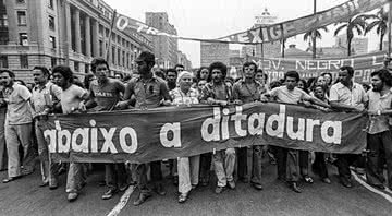 Manifestação contra a ditadura militar - Wikimedia Commons