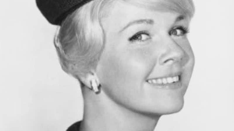 Atriz Doris Day em fotografia no set de filmagens - Wikimedia Commons