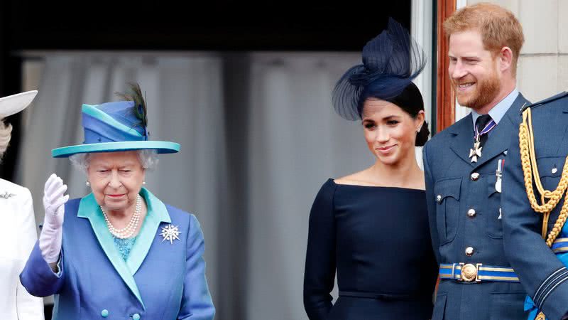 Elizabeth, Meghan e Harry durante o centenário das Forças Aéreas Inglesas, em 2018 - Getty Images