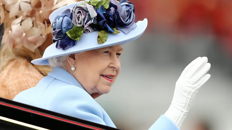 Rainha acenando para pessoas - Getty Images