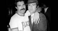 Elton e Freddie abraçados em fotografia - Divulgação