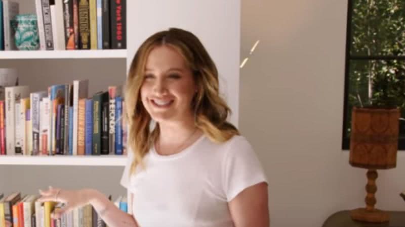 Ashley Tisdale, em entrevista - Divulgação/Youtube/Architectural Digest