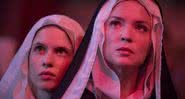 Protagonistas da trama em cena de "Benedetta" - Divulgação / Pathé Distribution