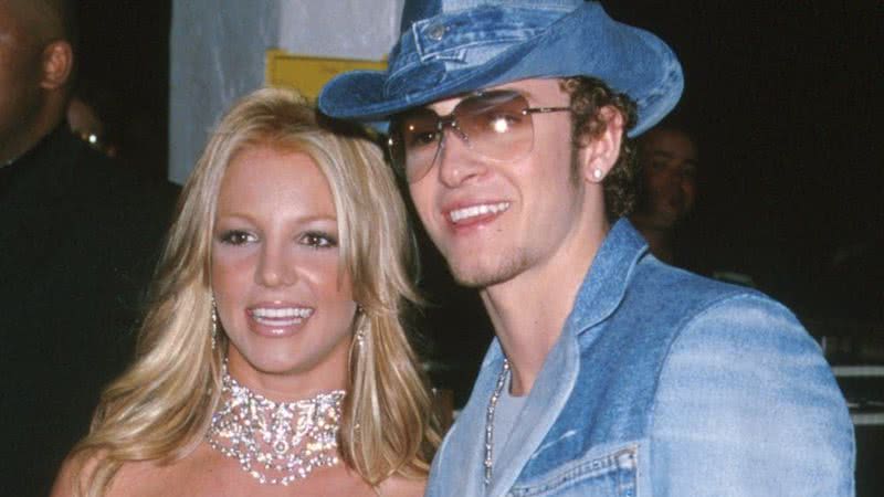 Britney Spears e Justin Timberlake com roupas combinando no VMA 2001 - Divulgação