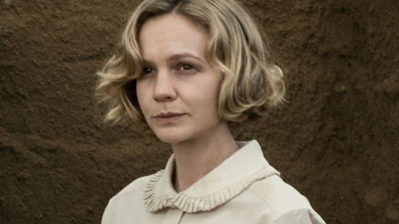 Carey Mulligan, de 35 anos, interpreta uma mulher de 56 no filme - Divulgação/Netflix