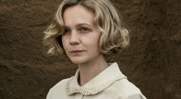 Carey Mulligan, de 35 anos, interpreta uma mulher de 56 no filme - Divulgação/Netflix