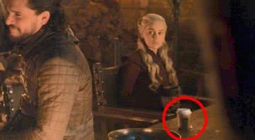 Imagem de um copo de café em meio a cena de Game of Thrones - Divulgação