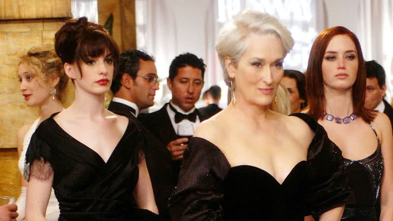 Cena do filme "O Diabo Veste Prada" com Anne Hathaway, Meryl Streep e Emily Blunt - Divulgação / 20th Century Studios