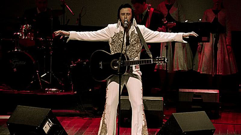 Fabiano durante apresentação como Elvis - Divulgação / Fabiano Feltrin