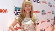 Jannette McCurdy durante o tapete laranja, da Nickelodeon - Getty Images