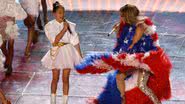 Jennifez Lopez e Emme Maribel Muñiz em apresentação no intervalo do Super Bowl em 2020 - Getty Images