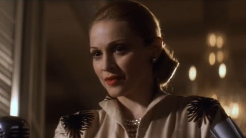 Madonna no longa em que interpreta Evita - Divulgação/ YouTube/ Buena Vista Pictures