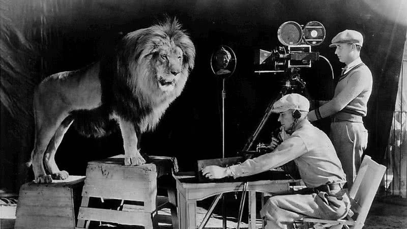 Os bastidores da famosa identidade das produção da MGM - Wikimedia Commons