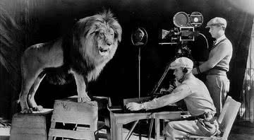 Os bastidores da famosa identidade das produção da MGM - Wikimedia Commons