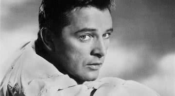 Richard Burton em fotografia de 1955 - Wikimedia Commons