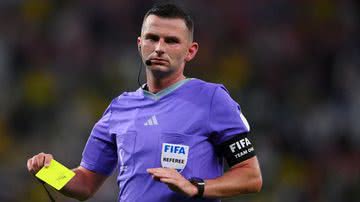 O árbitro inglês Michael Oliver durante partida pelas quartas de final da Copa do Mundo - Getty Images