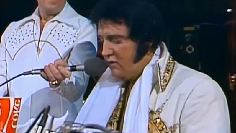 Elvis cantando em seu último especial de TV - Divulgação / Vídeo / CBS