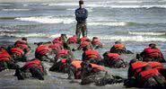 Candidatos em prova da NAVY SEAL - Getty Images