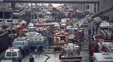 Bombeiros em ação após o atentado - Getty Images