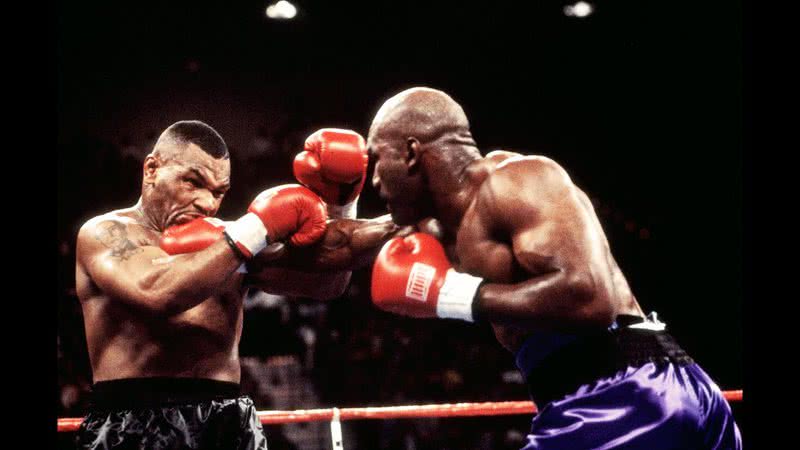 Evander Holyfield e Mike Tyson lutando - Divulgação