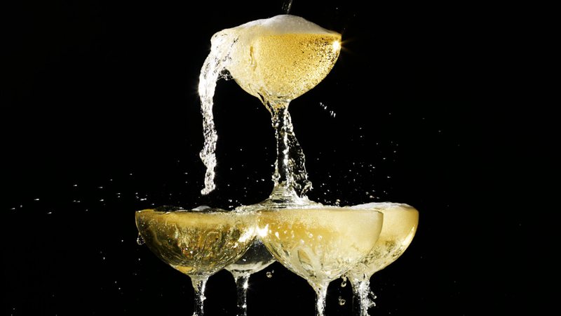 Imagem meramente ilustrativa de taças de champagne - Getty Images