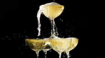 Imagem meramente ilustrativa de taças de champagne - Getty Images