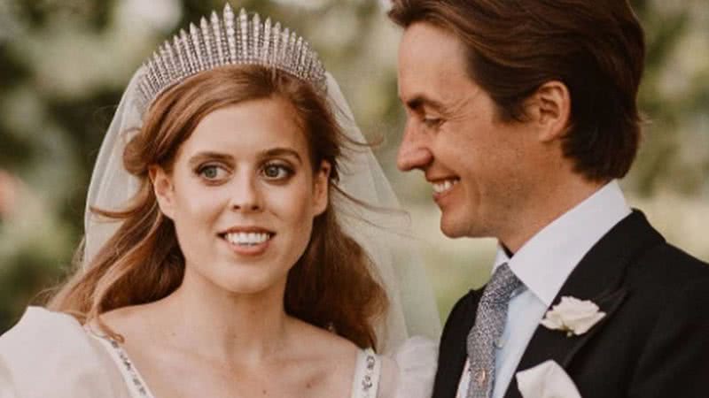 Princesa Beatrice e Sr. Edoardo Mapelli Mozzi, no dia de seu casamento - Divulgação/ Instagram/ @theroyalfamily/ Benjamin Wheeler