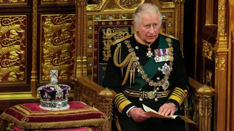 Charles no trono do Parlamento britânico - Getty Images