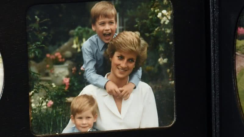 Princesa Diana com seus filhos, Harry e William - Getty Images