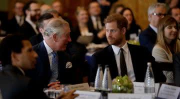 Príncipes Charles e Harry em comemoração no País de Gales (2018) - Getty Images