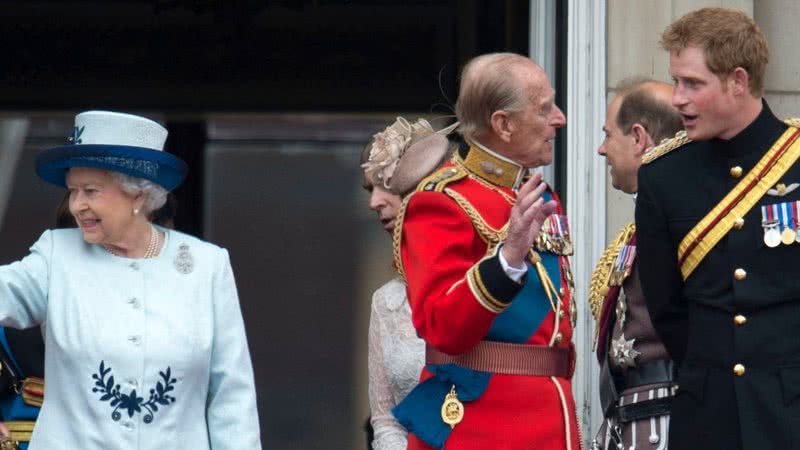 Príncipe Harry, príncipe Philip e rainha Elizabeth II em 2014 - Getty Images