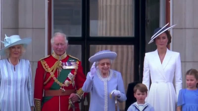 Família Real na sacada do Palácio de Buckingham - Divulgação / Youtube / TV Brasil