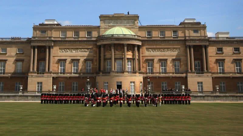 Fotografia frontal do Palácio de Buckingham - Getty Images