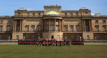 Imagem frontal do Palácio de Buckingham - Getty Images