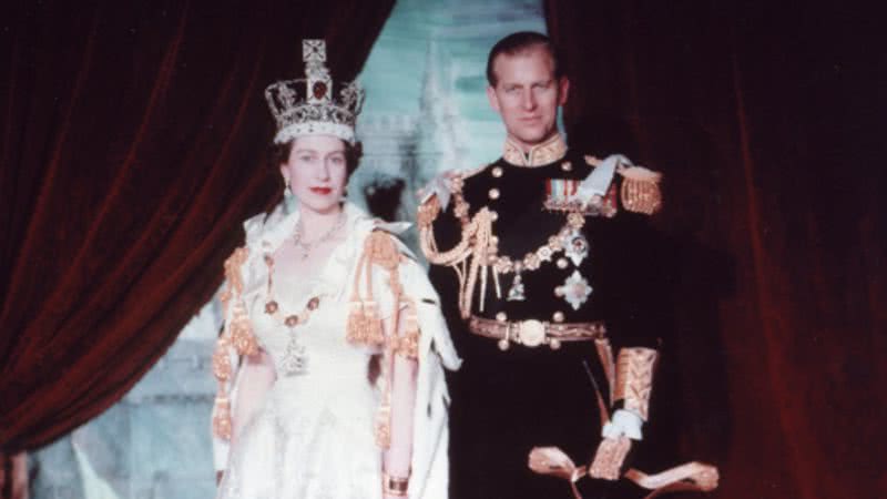 Príncipe Philip e a rainha Elizabeth II, em junho de 1953 - Wikimedia Commons