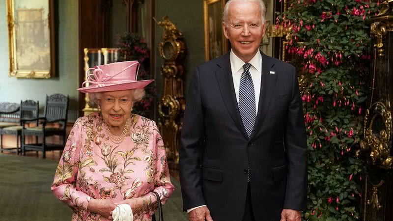 Rainha Elizabeth II e Joe Biden durante encontro em 2021 - Getty Images